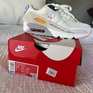 Women’s Nike Air Max size 5.5 ♥️✨